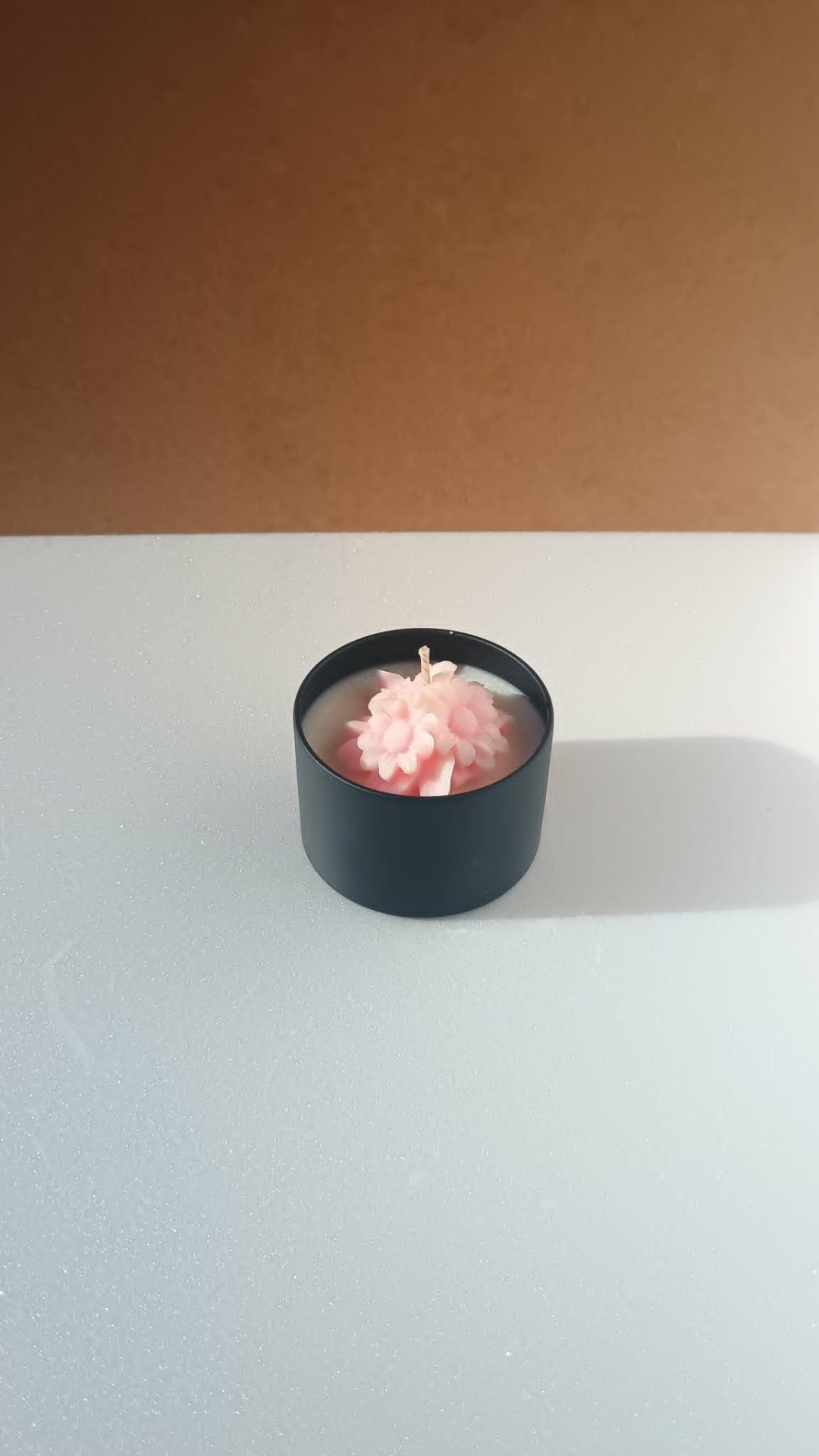 Small Metal Black – Ruby Blossom 70 gr | Μεταλλικό δοχείο | Μαύρο | Με σχέδιο Κωδικός: 02.01.0101020101